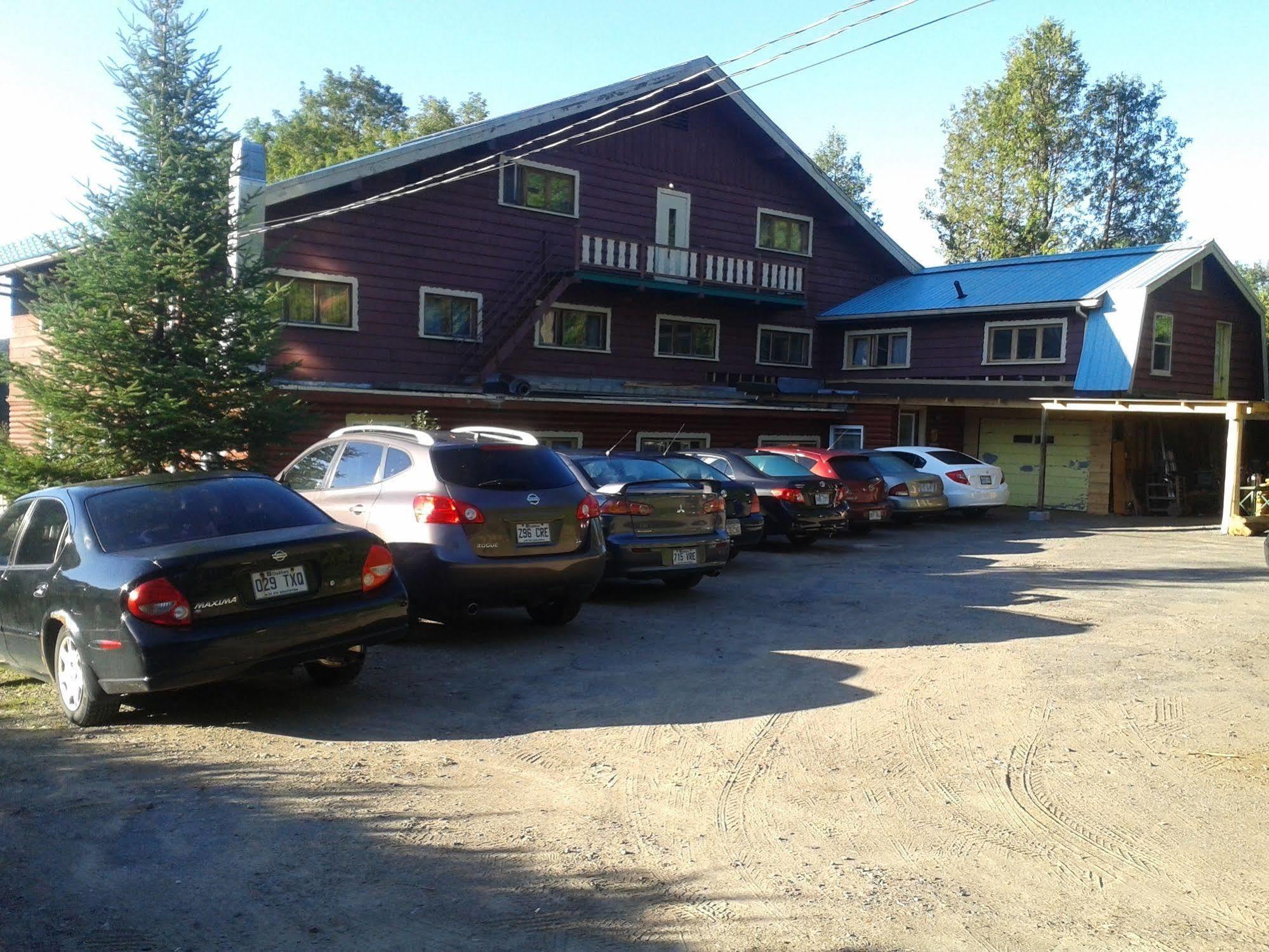 Auberge The Parker'S Lodge Inn Val-David Buitenkant foto