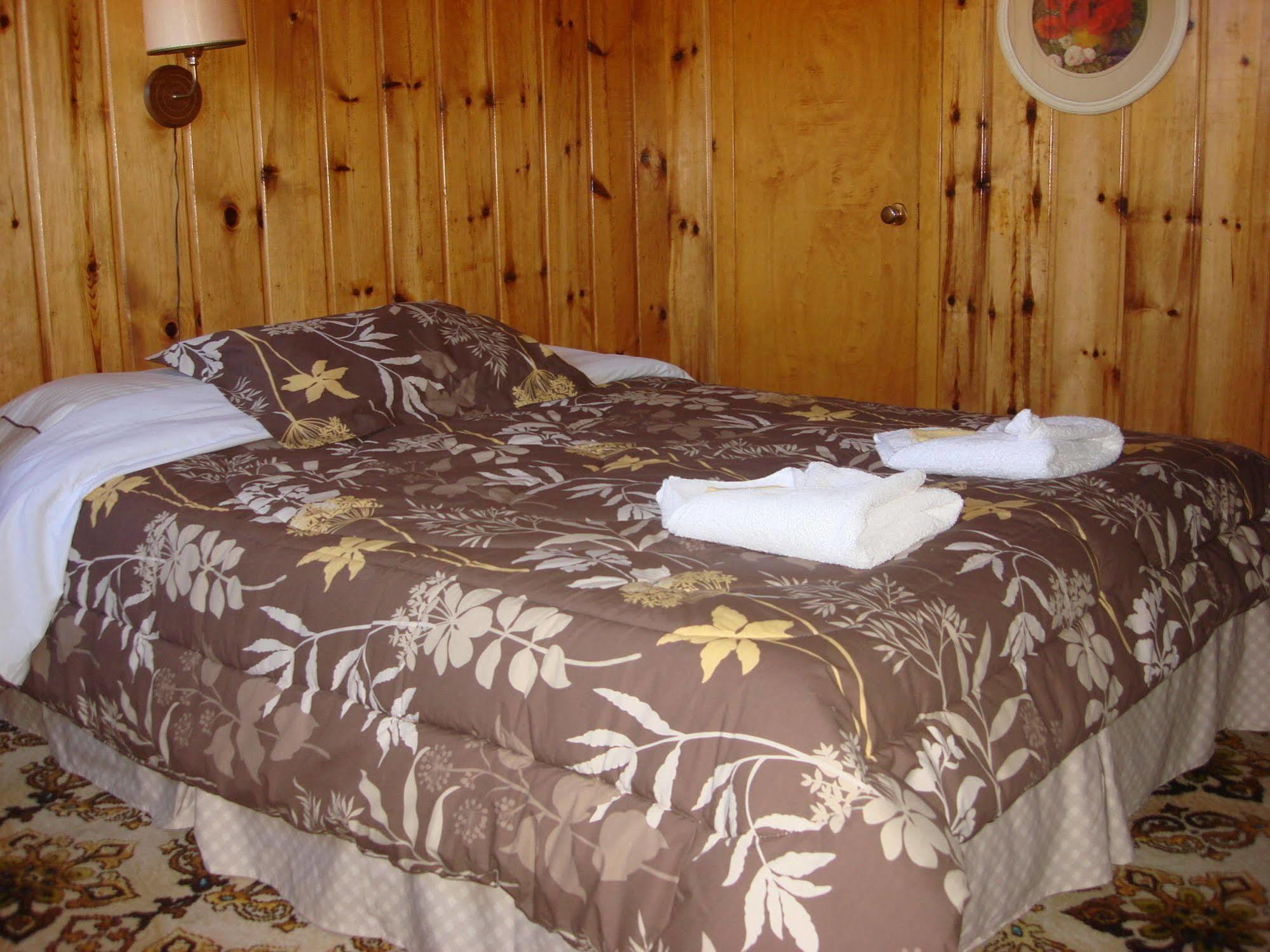 Auberge The Parker'S Lodge Inn Val-David Buitenkant foto